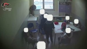 Bari, violenze fisiche e insulti a bambini autistici: 4 educatrici arrestate