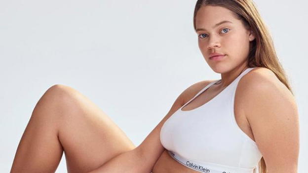 Ultima campagna pubblicitaria Calvin Klein: critiche sulle modelle curvy