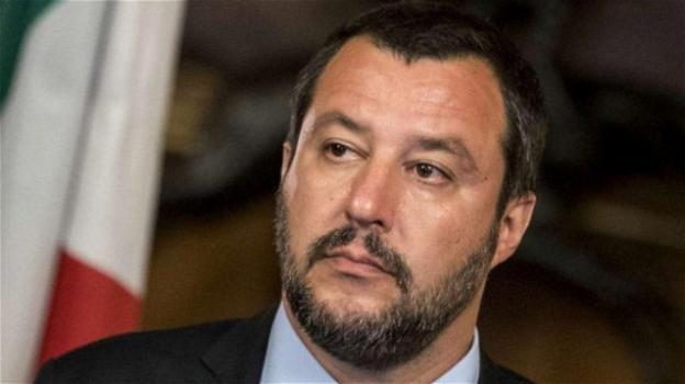 Salvini attacca De Magistris sul decreto sicurezza: "Coccoli clandestini".