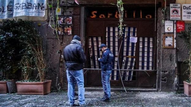 Bomba dinanzi all’ingresso della Pizzeria Sorbillo, il proprietario: "Mi scuso con tutta la Napoli e l’Italia buona"