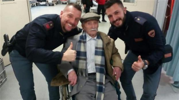 A 102 anni si perde nella notte, due agenti lo notano e lo salvano