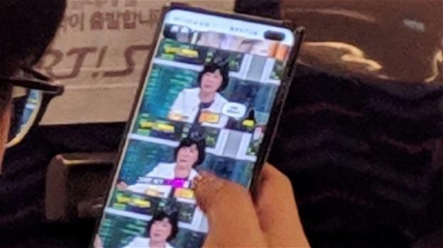 Un esemplare di Samsung Galaxy S10+ è stato avvistato a bordo di un autobus! Tutti i dettagli