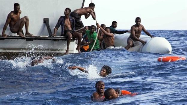Migranti, 120 dispersi in mare. Salvini: "Su quel gommone non ce li ho messi io"