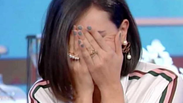 "Vieni da me", Caterina Balivo chiude la trasmissione in lacrime