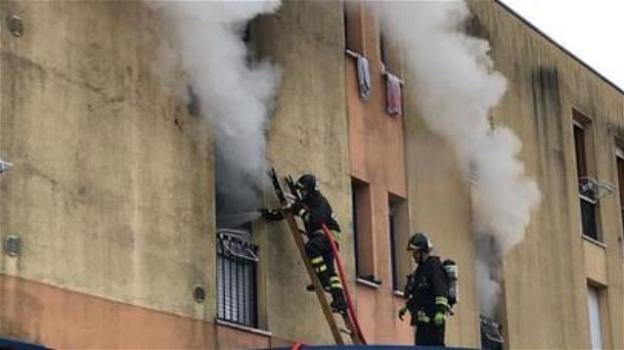 Padova, incendio in appartamento: Carabiniere eroe salva un bambino