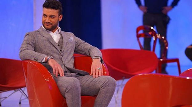 Uomini e Donne, la finta scelta di Lorenzo Riccardi crea una rivolta: il web furioso con la redazione