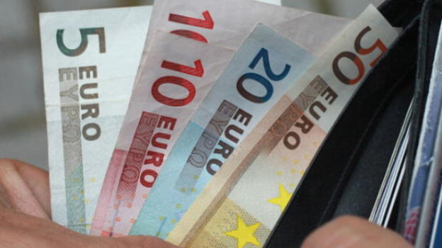 Truffa: attenzione alle banconote false da 20 e 50 euro. Ecco come riconoscerle
