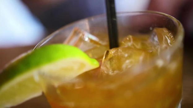 Batteri trovati nel ghiaccio tritato per cocktails. Il richiamo a Polo Nord Ice Cubes