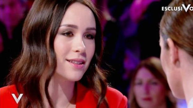 Verissimo, Aurora Ramazzotti rivela: "Minacciata di essere sfregiata con l’acido"