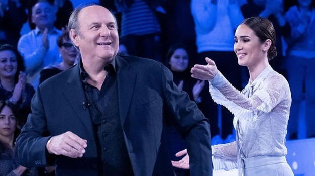 Verissimo, Gerry Scotti in lacrime nel ricordo dei genitori: "Ho dato loro un unico dispiacere”