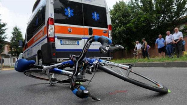 Bolzano, investito un ciclista: l’autista fa retromarcia e tenta di colpirlo ancora