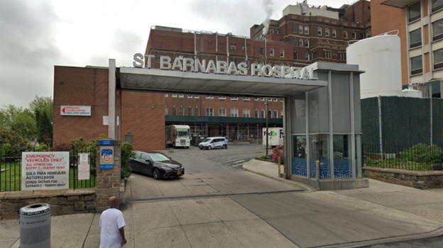 New York, autorizza a far staccare la spina al fratello: l’autopsia rivela la vera identità dell’uomo