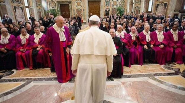 Papa Francesco alla Rota Romana: capisaldi del matrimonio sono l’unità e la fedeltà