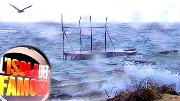 L’Isola dei Famosi: una tempesta rovina i piani dei naufraghi