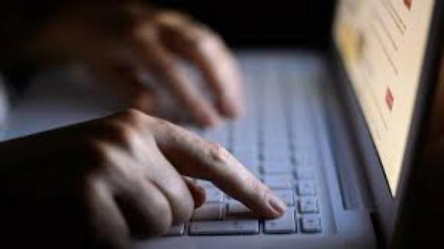 Mantova, arrestato professore di un liceo per possesso e diffusione di materiale pedo-pornografico