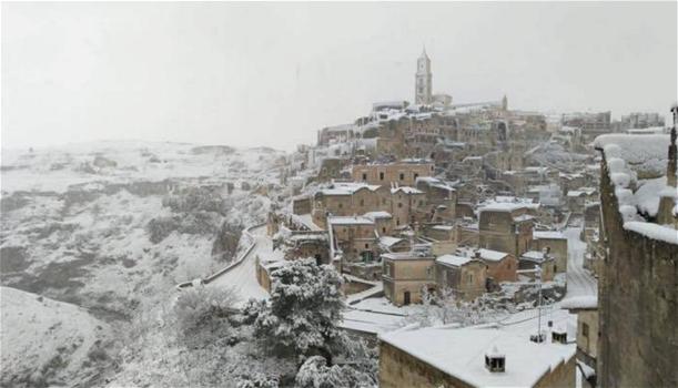 Freddo polare, emergenza neve al Sud: la bufera artica imbianca Matera e la Puglia