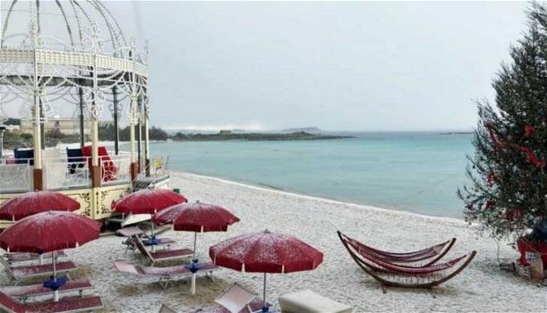 L’incanto della neve sul mare in Puglia: da Polignano a Porto Cesareo, le mete turistiche per eccellenza