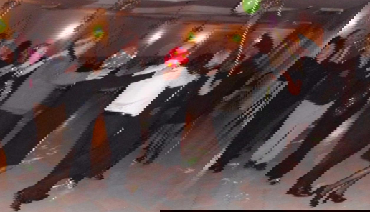 Fanno il “Trenino” dopo la cena: in cento escono senza pagare il conto