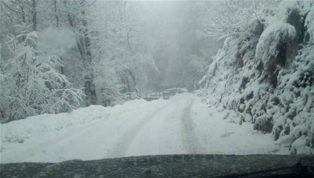 Allerta meteo, comunicato urgente per emergenza neve. Ciclone mediterraneo imminente, domani scuole chiuse