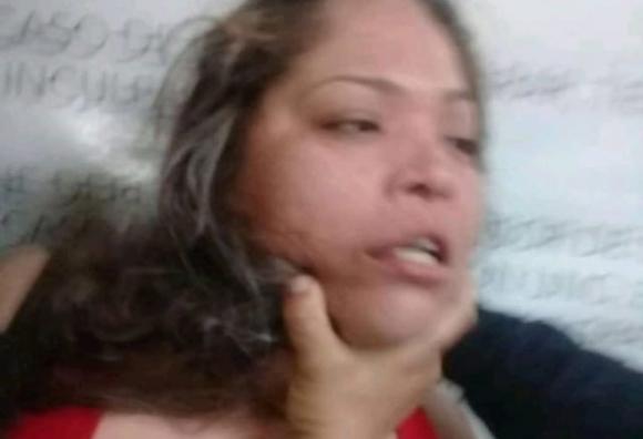 Poliziotto interviene per sedare una rissa durante un’orgia, ma trova sua moglie