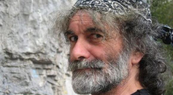 CartaBianca, siparietto tra Mauro Corona e la Berlinguer: “Lei usa il viagra?”. Lui: “Venga a sperimentarlo”