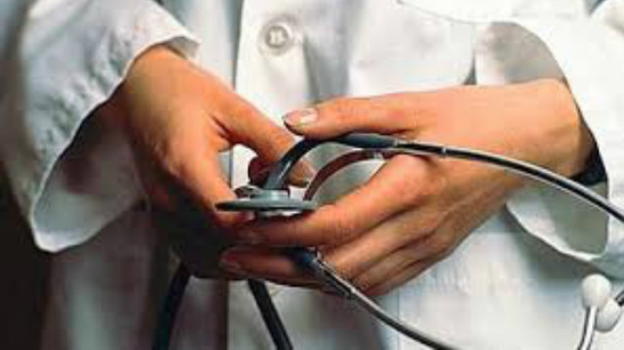 Cure in cambio di sesso. Dottoressa radiata per aver approfittato di un paziente