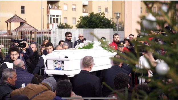 Cardito: i funerali di Giuseppe tra la tensione delle famiglie