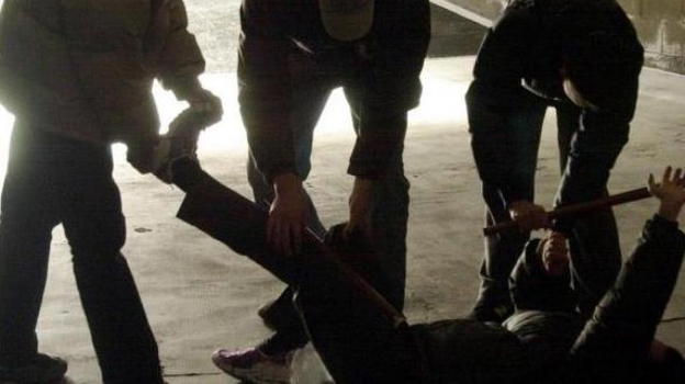Cagliari, pestaggio omofobo: aggrediscono un 17enne e pubblicano il video