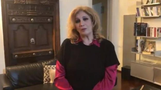Iva Zanicchi disperata lancia un appello sui social: "Mi hanno preso la Palma d’Oro di Sanremo!"