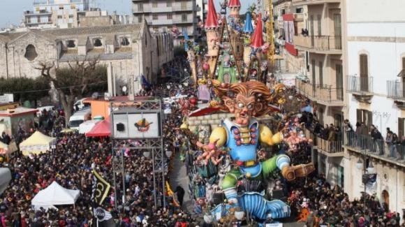 Carnevale di Putignano 2019: prima sfilata il 17 Febbraio. Sette i carri in  gara tra “Satira