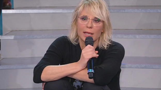 U&D Over, Maria De Filippi risponde ad Angela e su Maurizio Costanzo svela: "Con lui ho la separazione dei beni!"