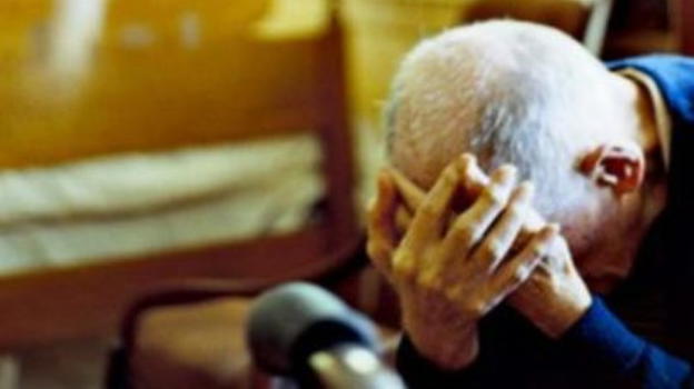 Ancona, 50enne scheletrico abbandonato nella sporcizia