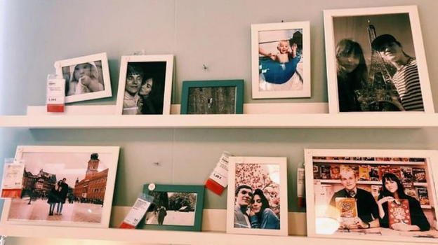 IKEA di Vilnius: una coppia sostituisce le foto d’arredo con scatti personali