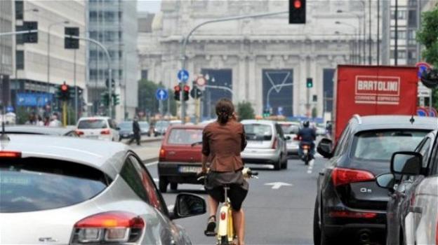 Codice della Strada: tra le novità le bici contromano, i 150 km/h in autostrada, e il divieto di fumo alla guida