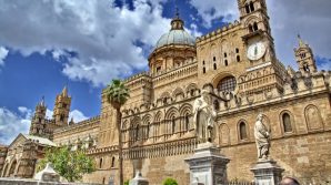 Palermo, rischia lo schianto contro le barriere antisfondamento a causa di un malore