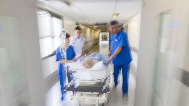 Napoli, paziente muore in ospedale. Parenti del defunto aggrediscono i medici