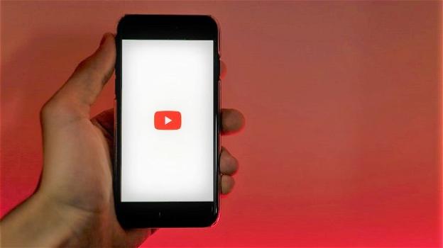 YouTube: a causa dello scandalo sui contenuti pedopornografici presenti (e sfruttati), arriva un sistema di ammonizioni