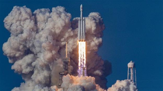 SpaceX, lanciato il razzo Falcon 9 verso la Luna