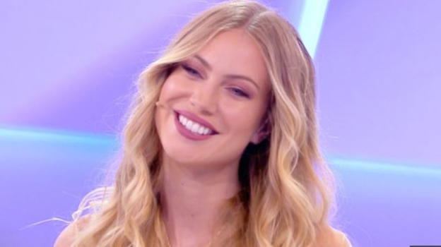 Mattino Cinque, Taylor Mega rivela tutti i dettagli della sua relazione con Tony Effe della Dark Polo Gang