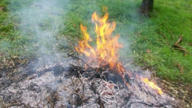 Ancona, vento forte rende indomabile un incendio: trovato un corpo carbonizzato