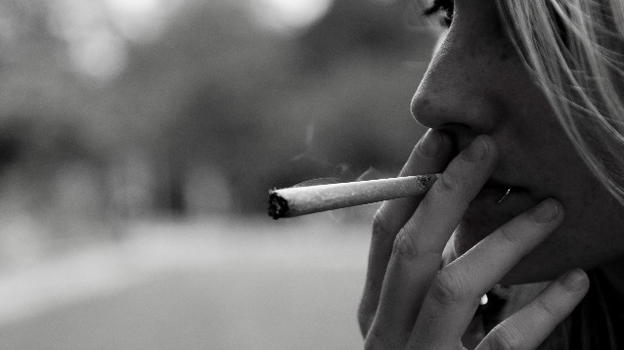 Trieste, studentessa fuma durante la ricreazione e perde i sensi. In manette 23enne afghano