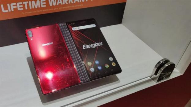 Energizer P8100S: arriva uno smartphone pieghevole con batteria da 10.000 mAh