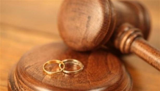 “Mio marito puzza”: moglie chiede il divorzio dopo un mese dal matrimonio