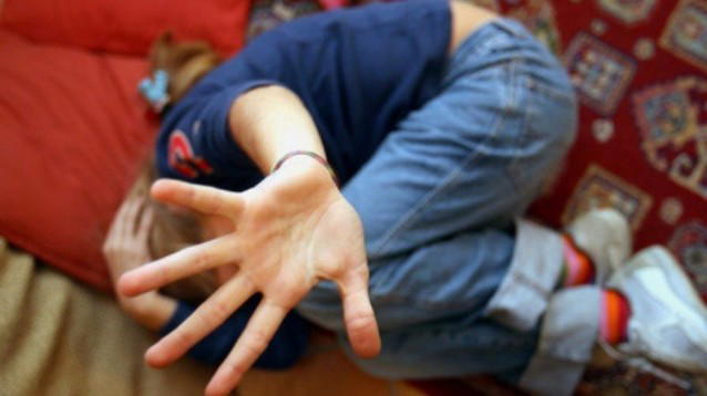 Foggia, fa prostituire il figlio di 7 anni con il vicino di casa 80enne