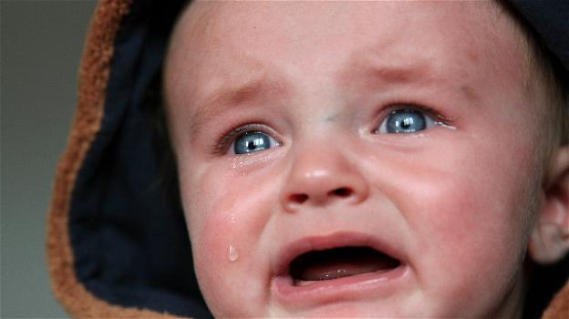 Padova, bimba di due anni salva la madre con urla e pianti