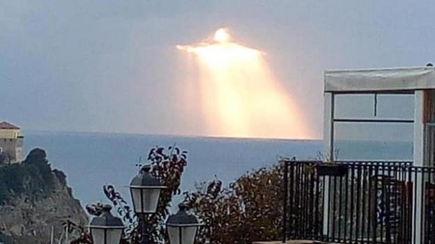 Un singolare effetto ottico nel cielo del Cilento diventa virale