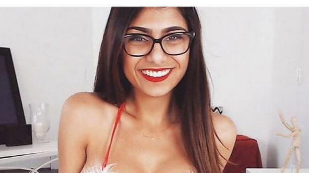 Lex Pornostar Mia Khalifa Sottoposta Ad Intervento Al Seno Dopo Il