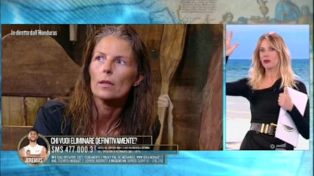 L’Isola dei Famosi, gaffe di Alessia Marcuzzi: svela "L’Isola che non c’è" a Marina la Rosa