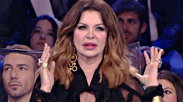 L’Isola dei Famosi, Alba Parietti casca nella trappola del web e rivela: "Avevo il microfono staccato"