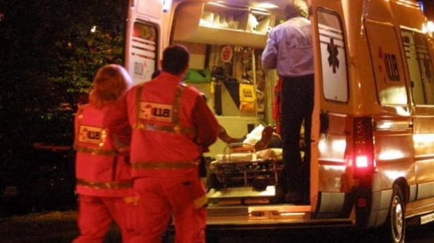 Ferrara, ragazzino di 12 anni si cosparge di benzina e si dà fuoco nel giardino della nonna